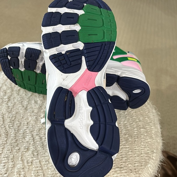 ADIDAS - Size 10 - Picture 5 of 5